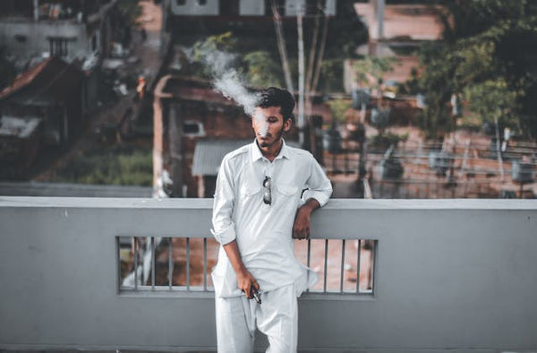 a man vaping for how long do lost mary vapes last