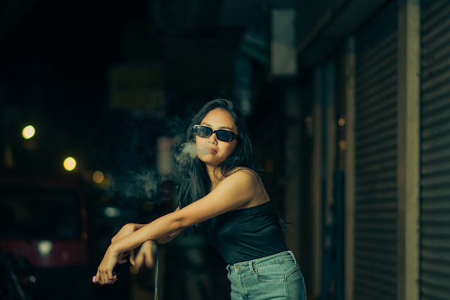 a woman vaping for how long do elf bars last
